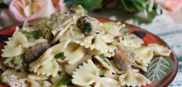 Фарфалле с шампиньонами