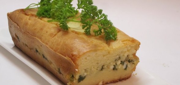 Наливной пирог с яйцом и зеленым луком