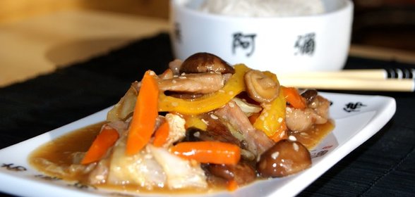 Свинина с грибами шиитаке и овощами по‑китайски