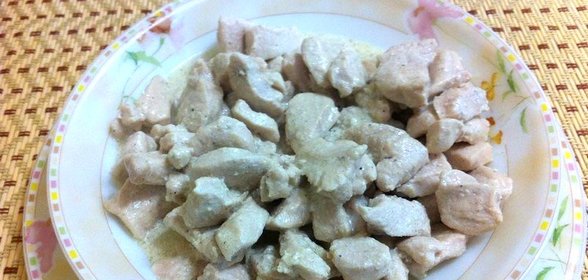 Куриное филе тушеное в сметане