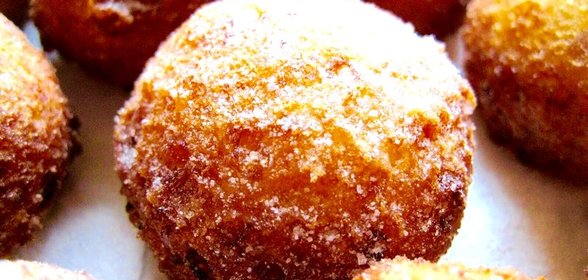 Творожные пончики с корицей