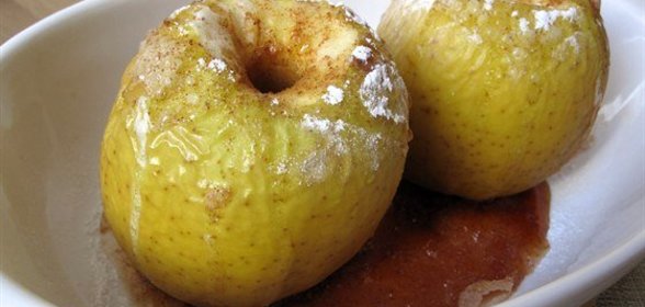 Печеные в духовке яблоки с корицей