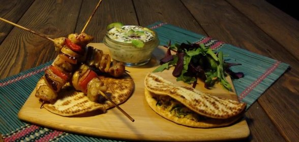 Лепешки индийские с дайконом (мули паратха) к шашлычкам из индейки (тикка-масала) с огуречной райтой