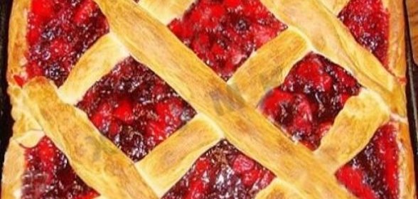 Пирог с индейкой и клюквой