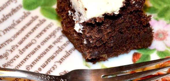 Брауни с какао, орешками и маскарпоне