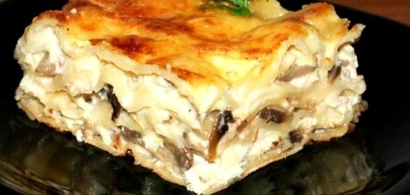 Лазанья с индюшиным фаршем и соусом бешамель