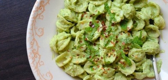 Сливочная паста с авокадо и мятой