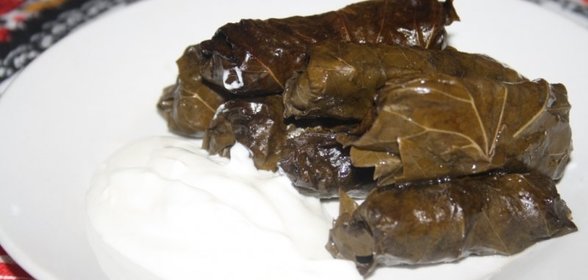 Долма из свинины с яблоками