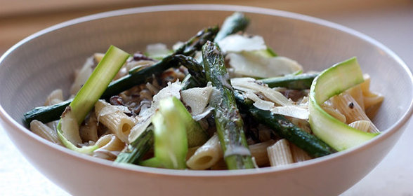 Пенне со спаржей в соевых сливках