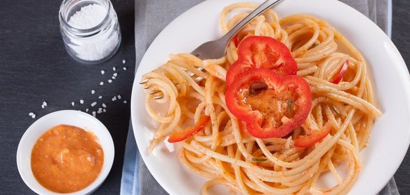 Спагетти с соусом из болгарского перца