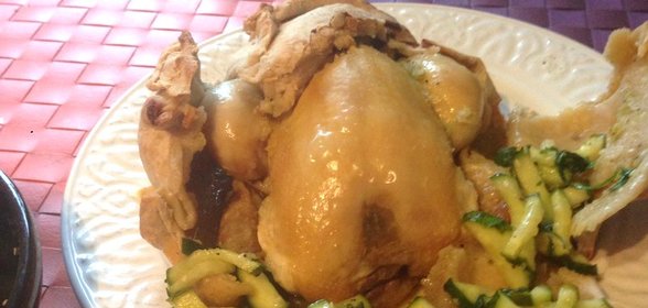 Цыпленок по‑домашнему с лаймом, огурцами и кориандром