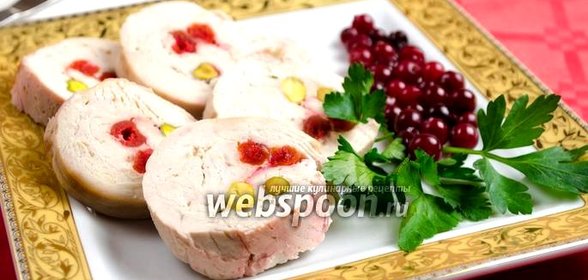 Куриный рулет с фисташками на пару