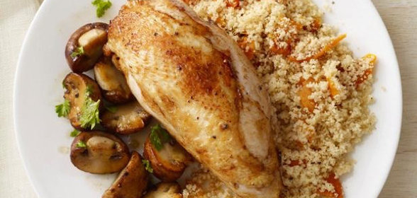 Куриная грудка с кускусом