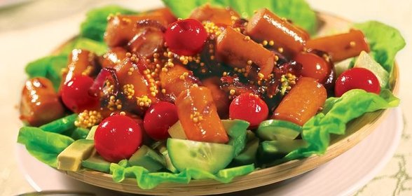 Салат с горячими сосисками