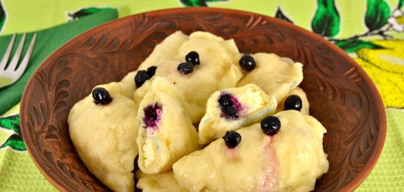 Вареники с творогом и черникой