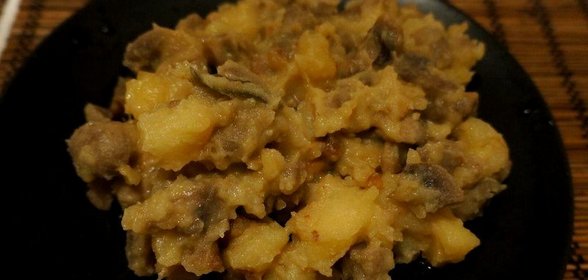 Картофель тушеный с шампиньонами