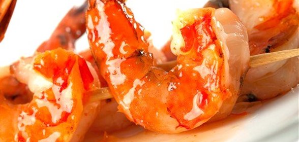 Маринованные в лаймовом соке креветки на гриле в винном соусе