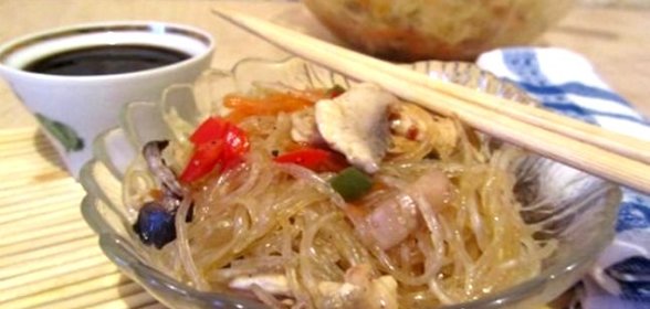 Фунчоза с курицей и грибами