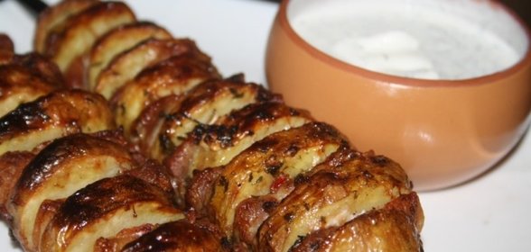 Картофельный кебаб с беконом, чесноком и пряными травами