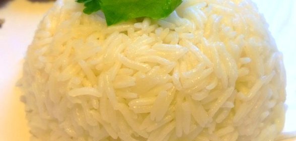 Кокосовый рис с кафрским лаймом