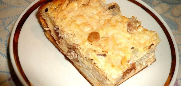 Пирог с рисом яблоком и изюмом