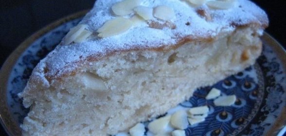 Медовый пирог с грушами и яблоками (без яиц)