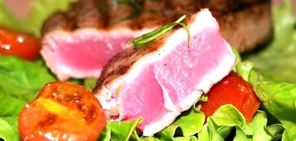 Стейк из красной рыбы