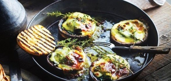 Запеченные грибы с сыром и шпинатом