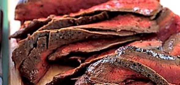 Стейк с луком, перцем и фасолью