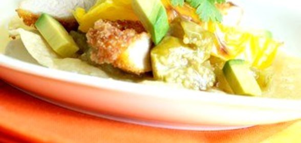 Маринованные куриные грудки в соке лайма и кинзе на гриле с сальсой из авокадо