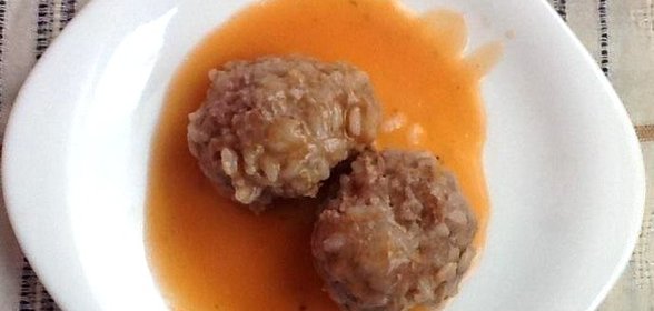 Мясные ежики с томатным соусом