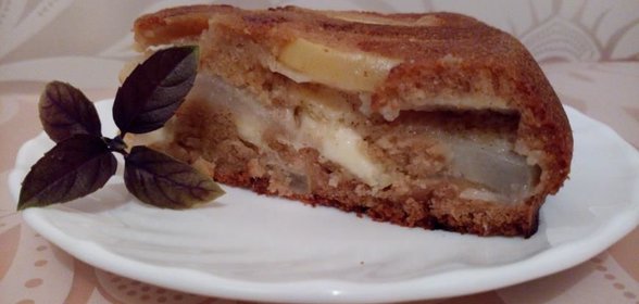 Грушевая шарлотка с моцареллой, гречичным медом и грушевым шнапсом