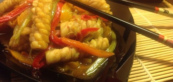 Кальмары, жаренные с овощами