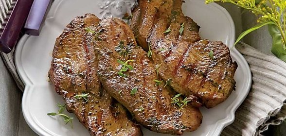 Стейки из индейки с пряными травами на гриле