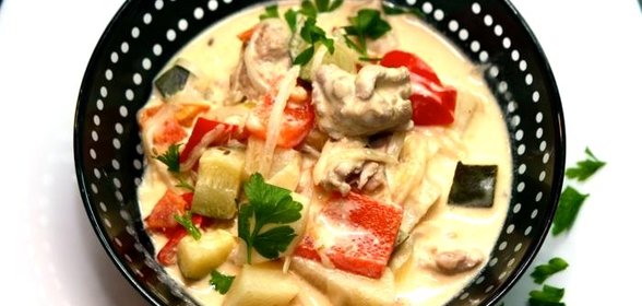 Гуляш в сметанном соусе