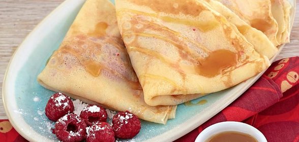 Блинчики с малиной и карамелью