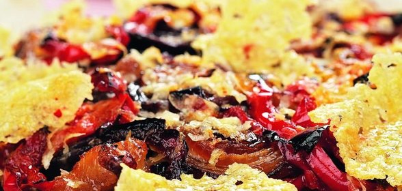 Запеканка из свинины с грибами и картофелем