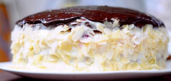 Большой праздничный торт