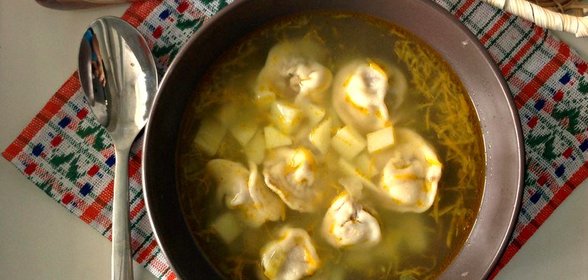 Суп с домашними пельменями