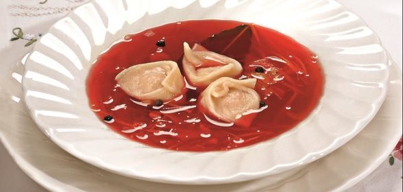 Борщ с мясными пельменями