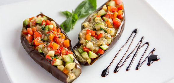 Баклажаны, фаршированные овощами