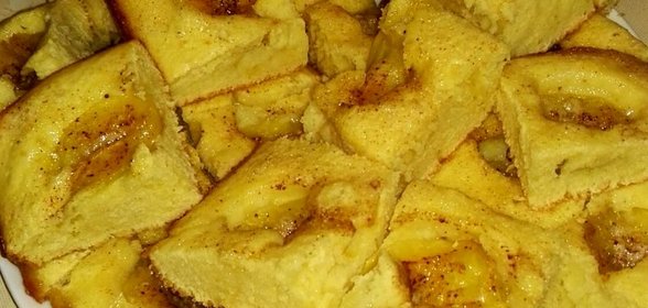 Пирог со сливами и корицей