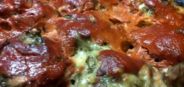 Куриные котлетки в томатно-сметанном соусе с сыром и травами