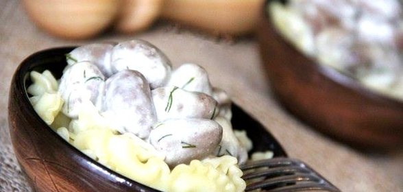 Куриные сердечки в сырном соусе