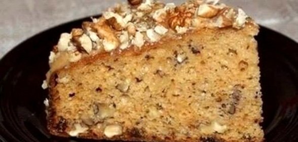 Пирог с грецкими орехами, изюмом и коньяком