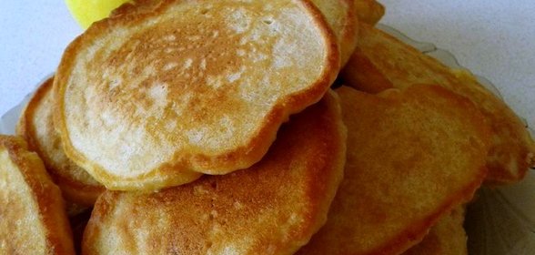 Яблочные оладьи на сыворотке