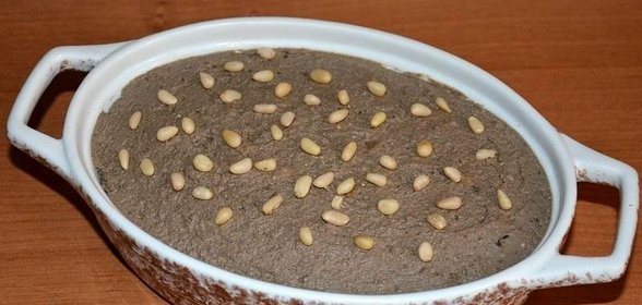 Паштет из куриной печени с кедровыми орешками