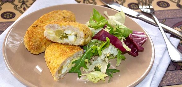 Котлеты из индюшатины с начинкой из огурца и яиц