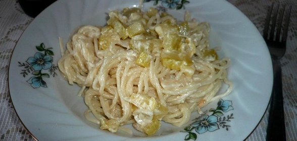 Спагетти с соусом из кабачка