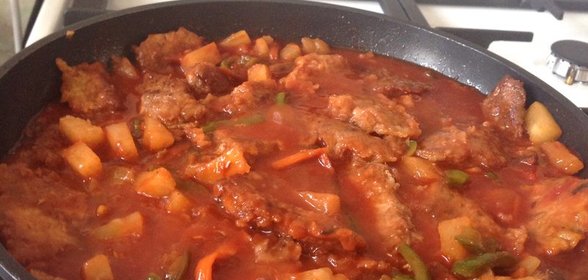 Свинина в кисло-сладком соусе с ананасами